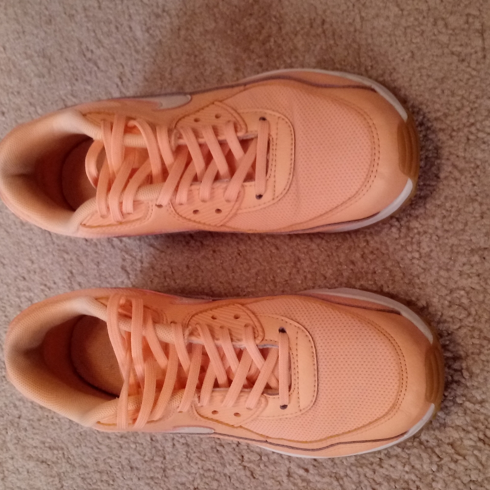 Womens airmax nikes. Size 7. Peach color. Medium width